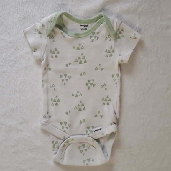 Green onesie set 💚 - Picture 2 of 3